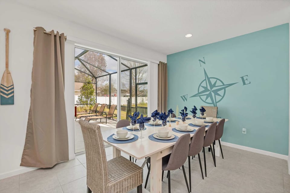 Large Capacity Dining Table