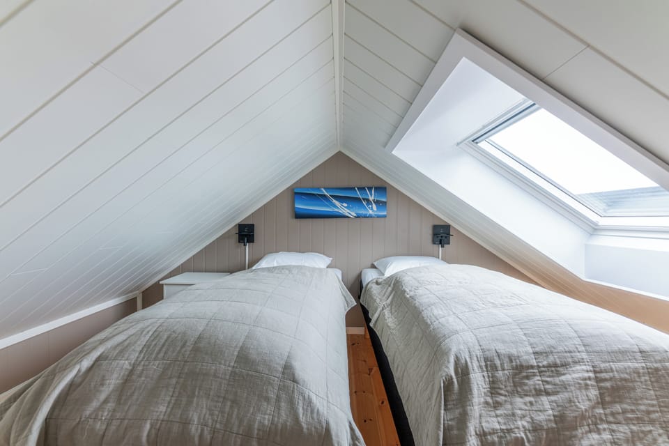 RORBU Standard /Fishermans cabin | Memory foam beds, free WiFi, bed sheets