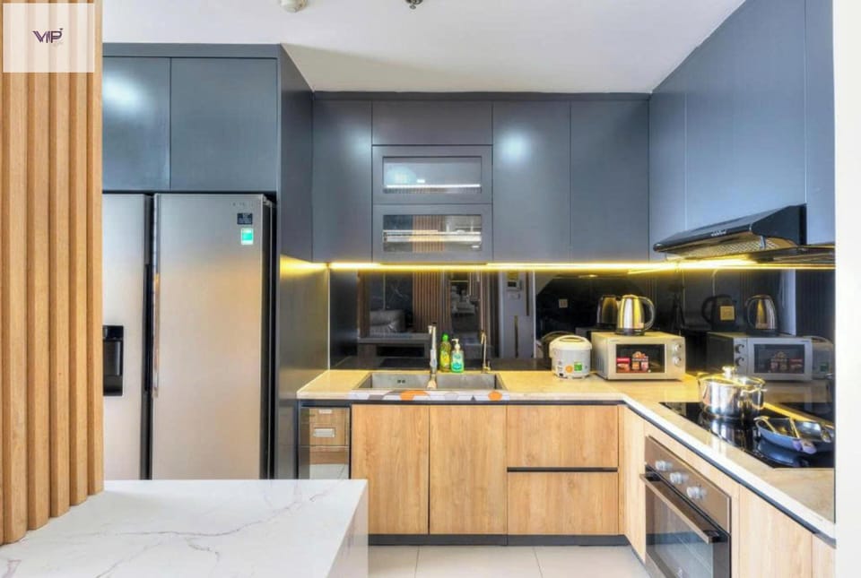 Luxury Apartment, 3 Bedrooms, Patio, City View | Private kitchen | Fridge, microwave, stovetop, rice cooker