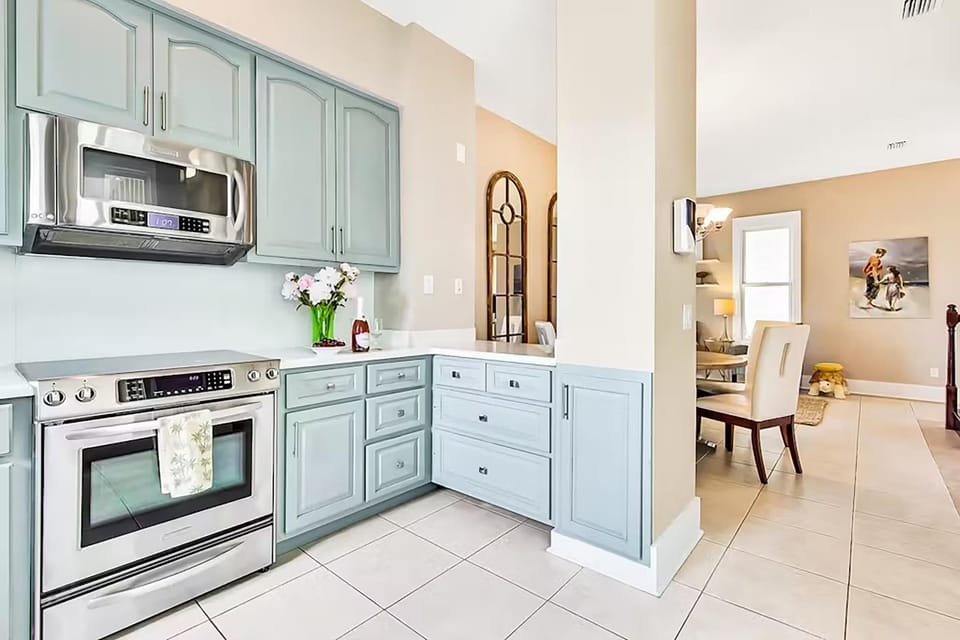 House, Multiple Beds (Relax Awhile - Main House) | Private kitchen | Oven, toaster