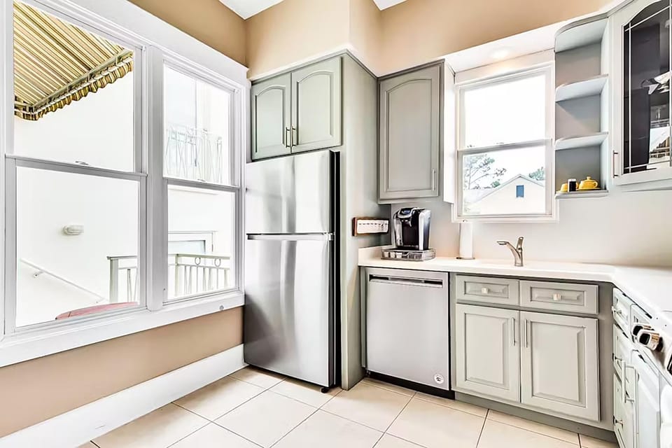 House, Multiple Beds (Relax Awhile) | Private kitchen | Oven, toaster