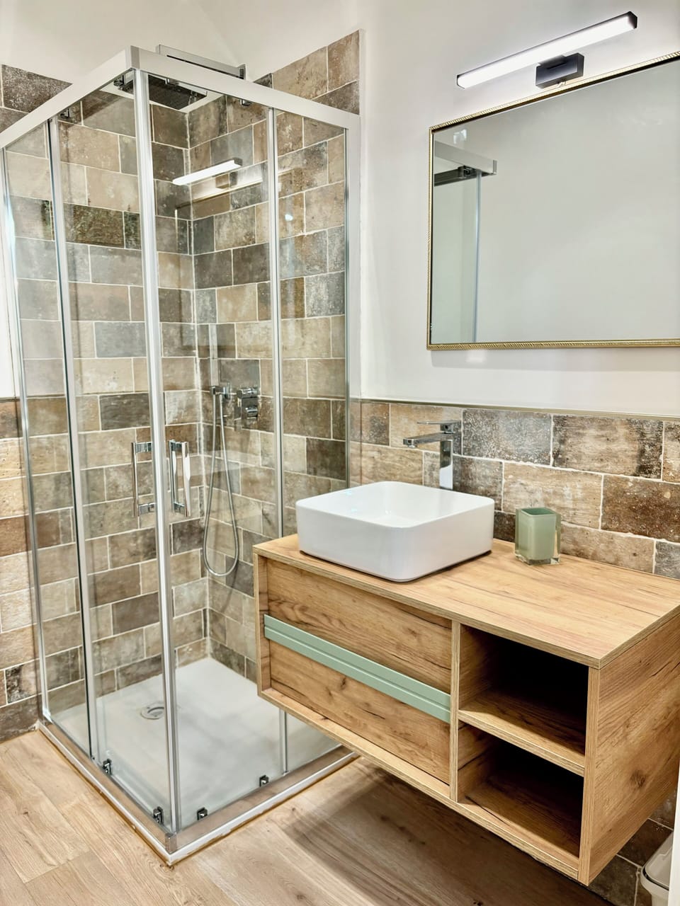 Standard Double Room, 1 Queen Bed, Non Smoking | Bathroom | Shower, hair dryer, soap, shampoo