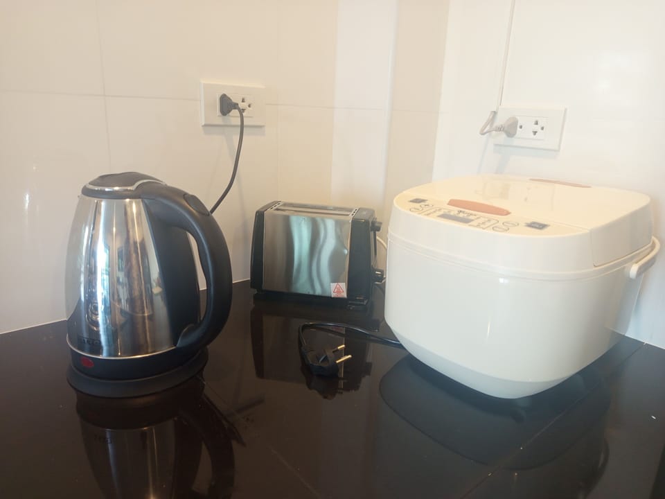 Family Townhome | Private kitchen | Electric kettle