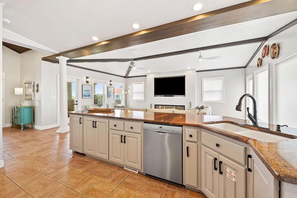 House, Multiple Beds (Dolphin Overlook) | Private kitchen | Oven, toaster