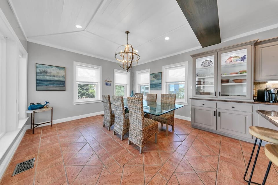 House, Multiple Beds (Dolphin Overlook) | Dining