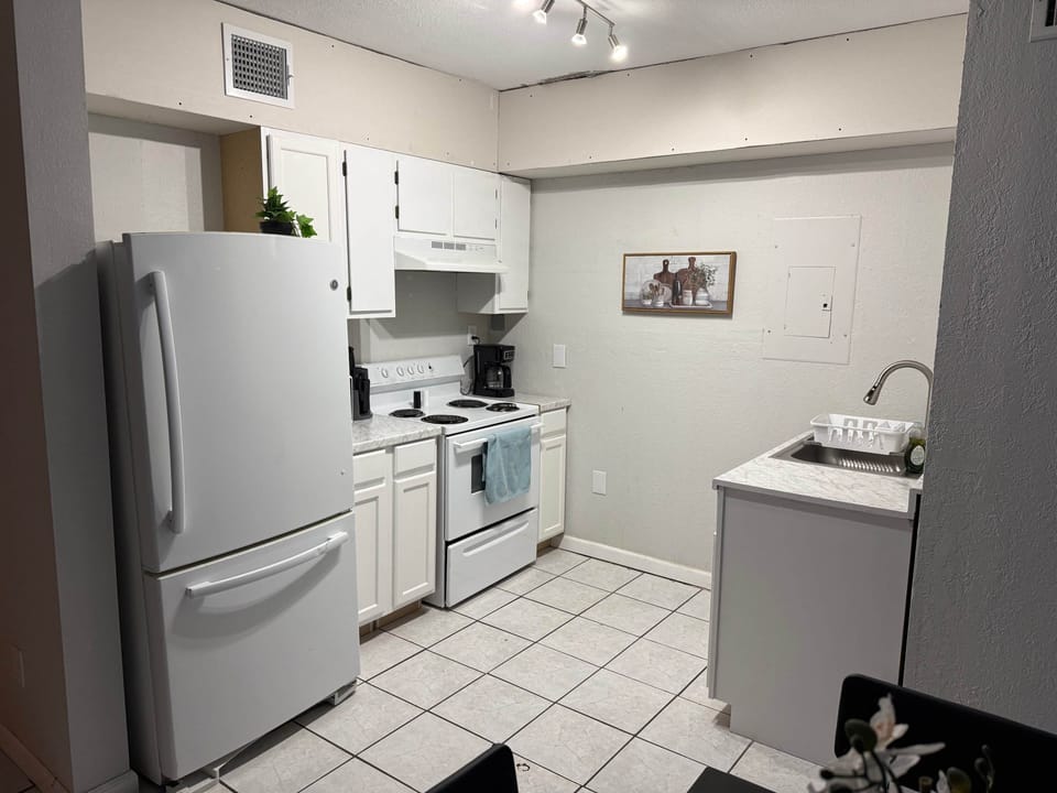 Full kitchen 