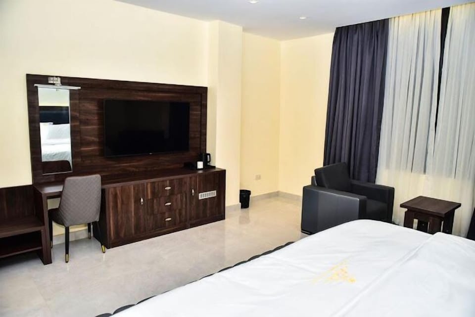 Comfort Room, Balcony, City View | Desk, laptop workspace, free WiFi