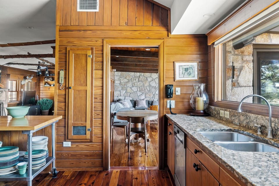 Cabin, 5 Bedrooms, Lake View, Lakeside | Private kitchen | Coffee/tea maker, full-size fridge, microwave, oven