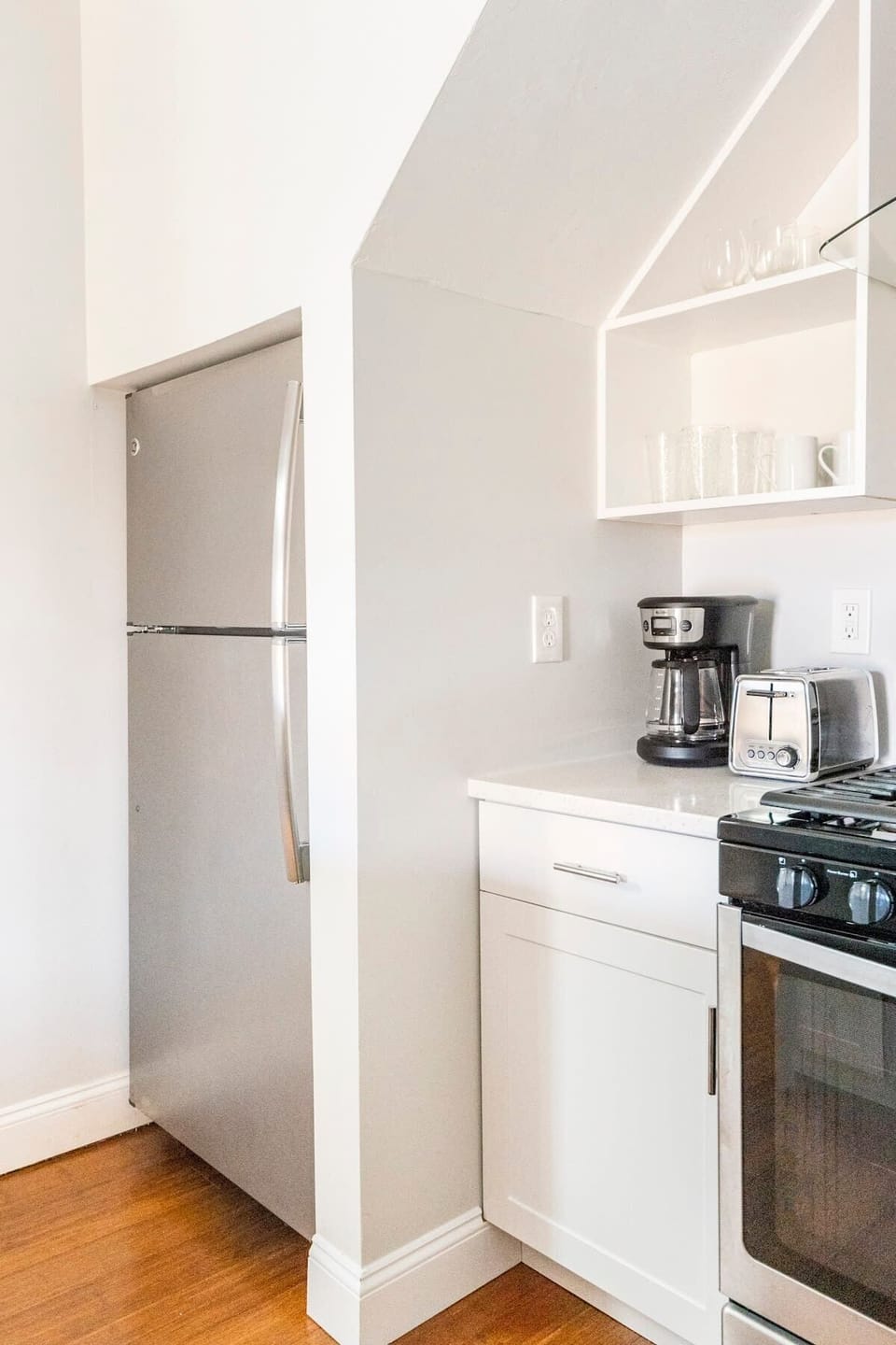 Stainless steel kitchen to add a modern touch