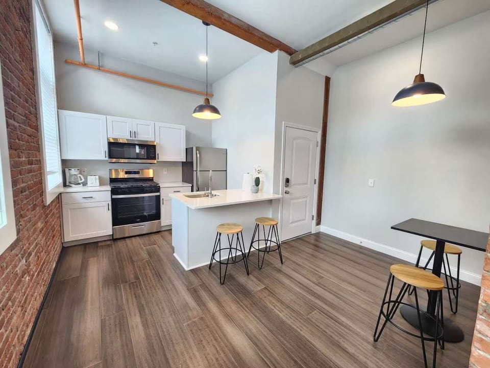 Kitchen and dining area are close for convenient serving