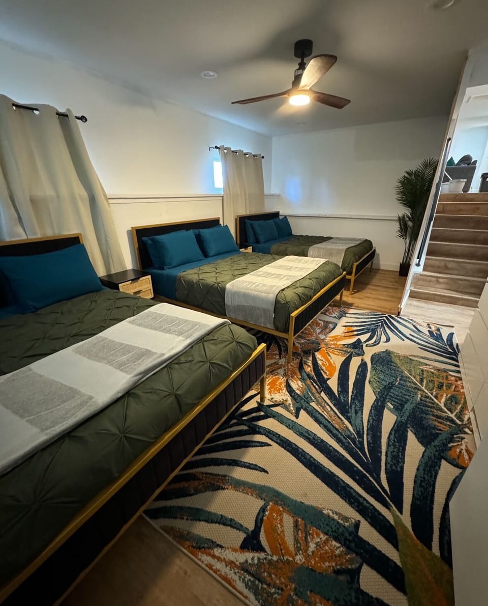 Bedroom 4 with three queen size beds