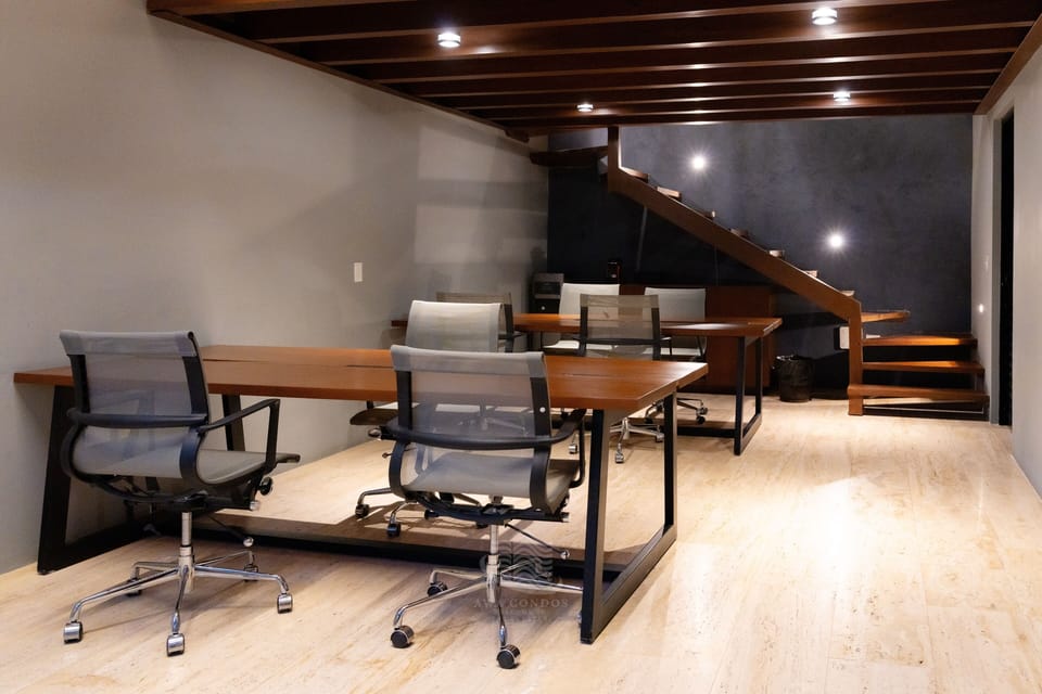 Co-working space with desks and high-speed Wi-Fi