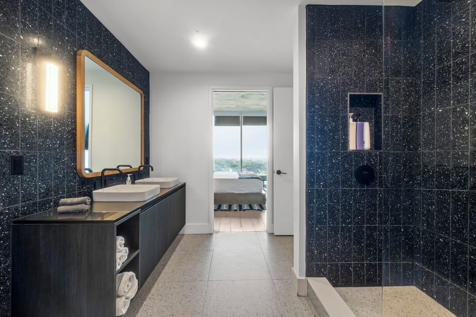 Rainey St Condo | Heated Pool | Gym | Bar | DT ATX Apartment in Austin