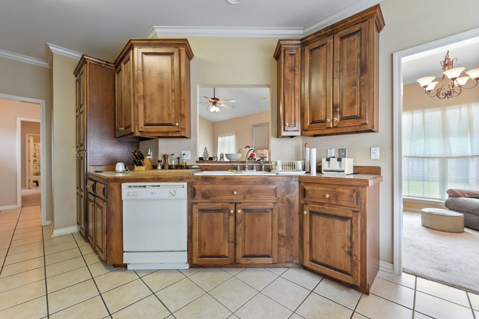Full kitchen 