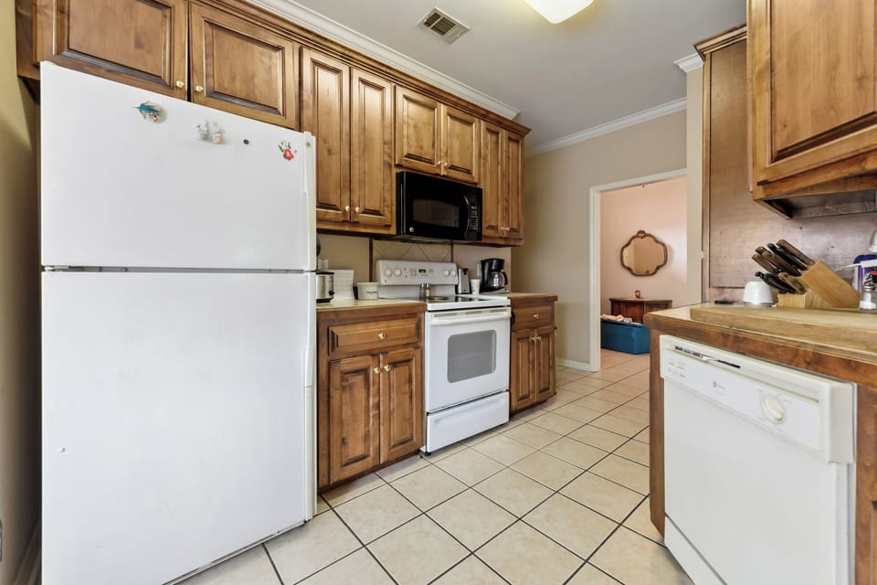 Full kitchen 