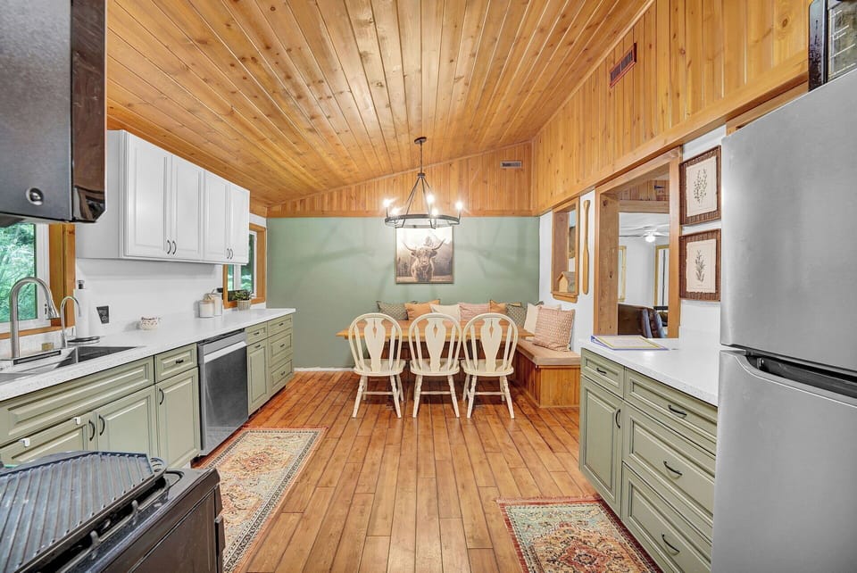 newly remodeled eat in kitchen