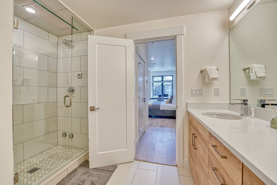 Main Bathroom (1)