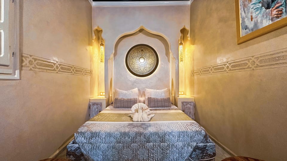 Deluxe Double Room, 1 King Bed, Non Smoking | Hypo-allergenic bedding, pillowtop beds, free cribs/infant beds