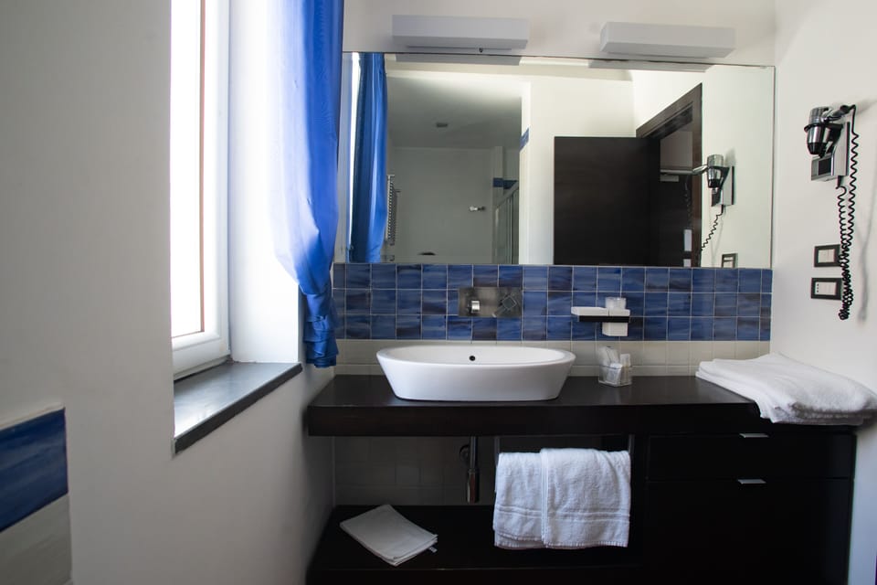 Shower, free toiletries, hair dryer, bidet