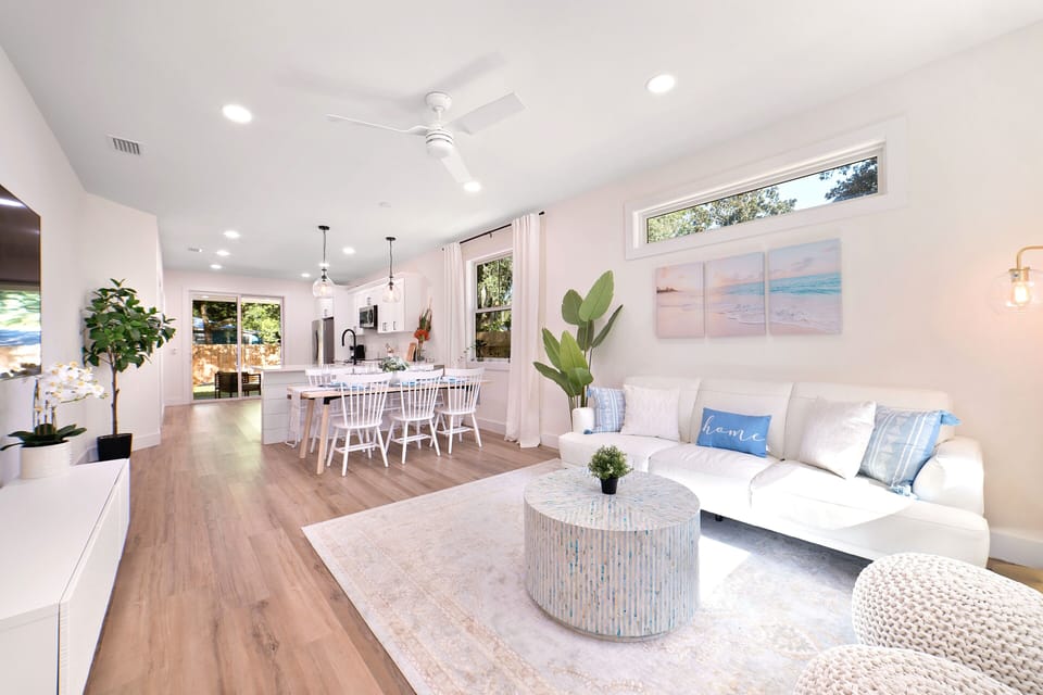 Bright and airy space for unforgettable meals and laughter with loved ones!
