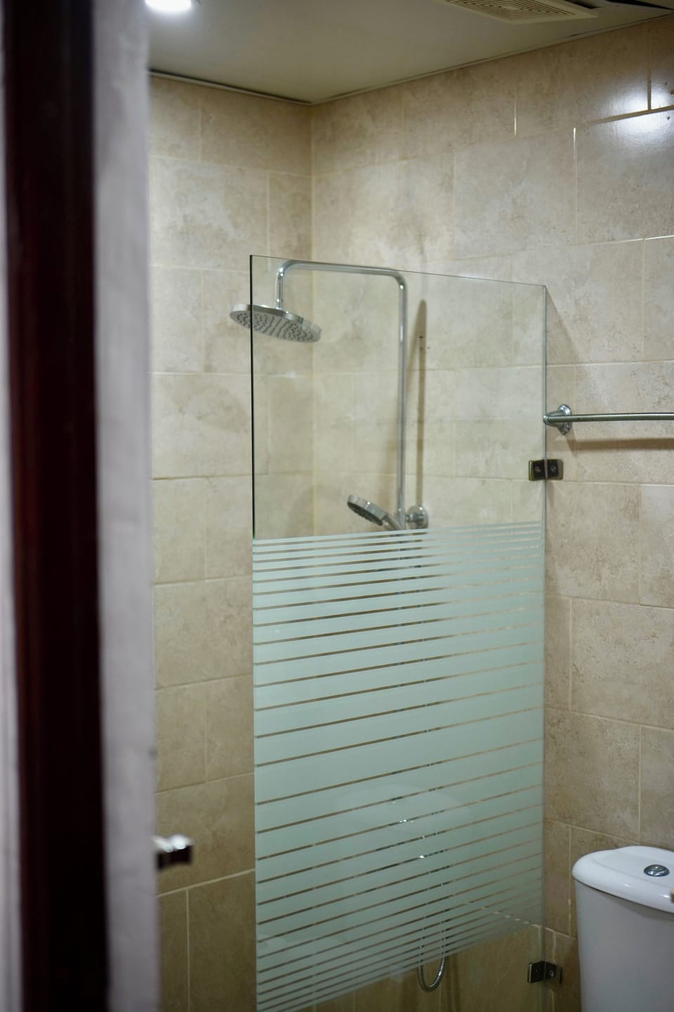 Deluxe Apartment | Bathroom | Shower, free toiletries, hair dryer, towels