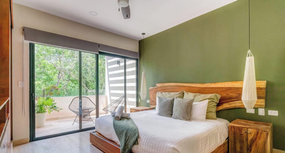 Rest easy. Balcony views of the vibrant jungle.