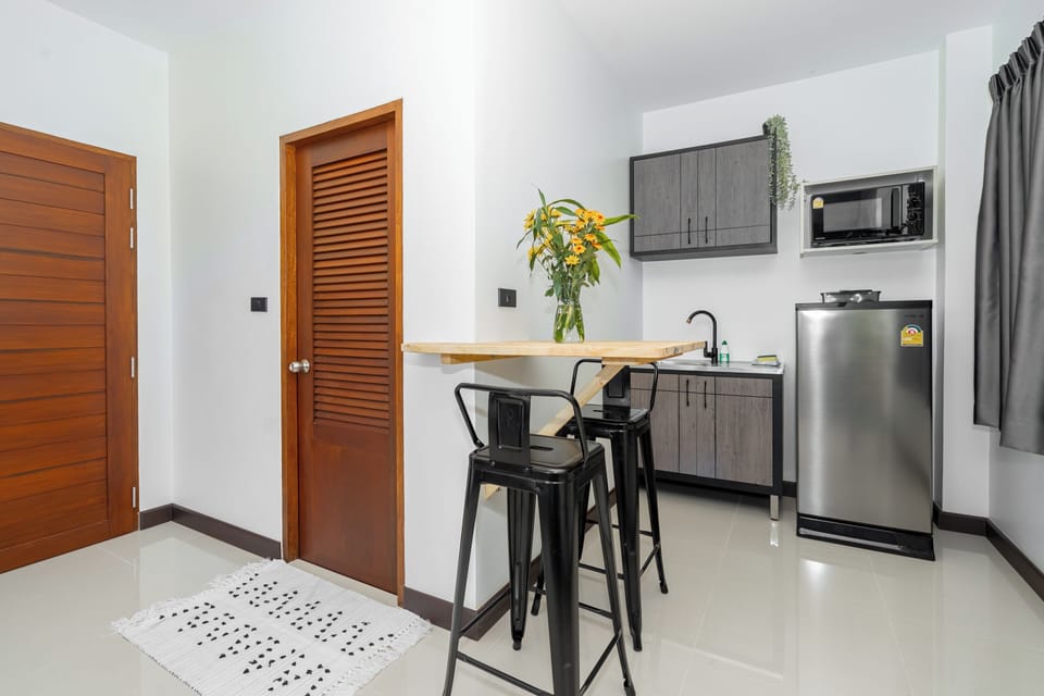 Family Triple Room | Private kitchen | Mini-fridge