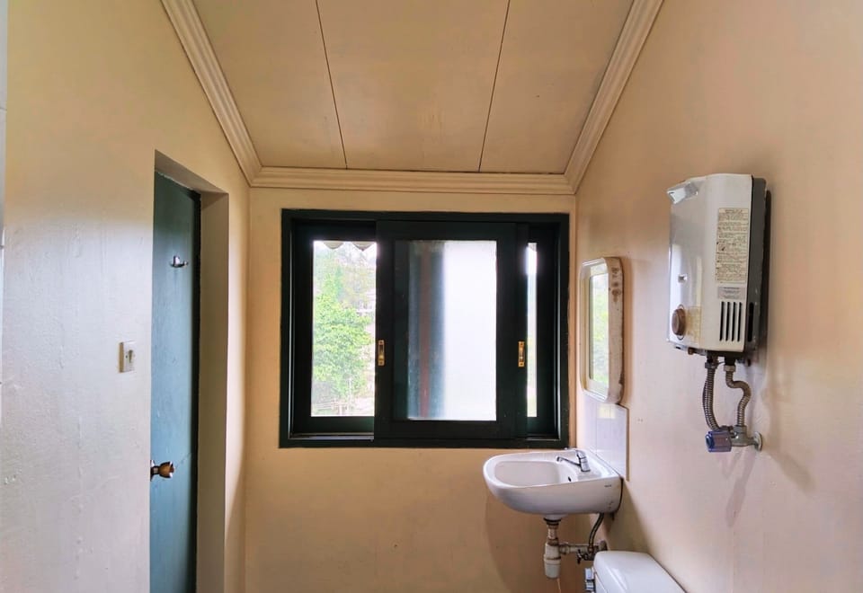 Standard Twin Room | Bathroom