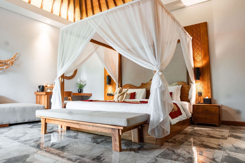 Executive Studio Suite, Sea View | Bathroom | Free toiletries, hair dryer, slippers, bidet