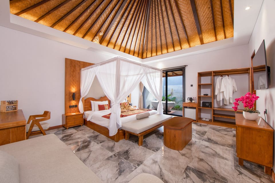 Executive Studio Suite, Sea View | In-room safe, desk, laptop workspace, blackout drapes