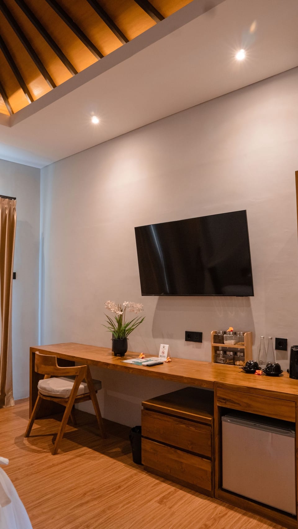Junior Studio Suite, Garden Area | In-room safe, desk, laptop workspace, blackout drapes
