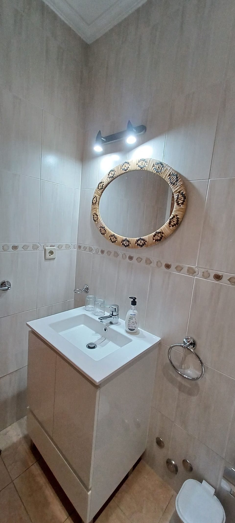 Classic Twin Room | Bathroom | Hair dryer, towels