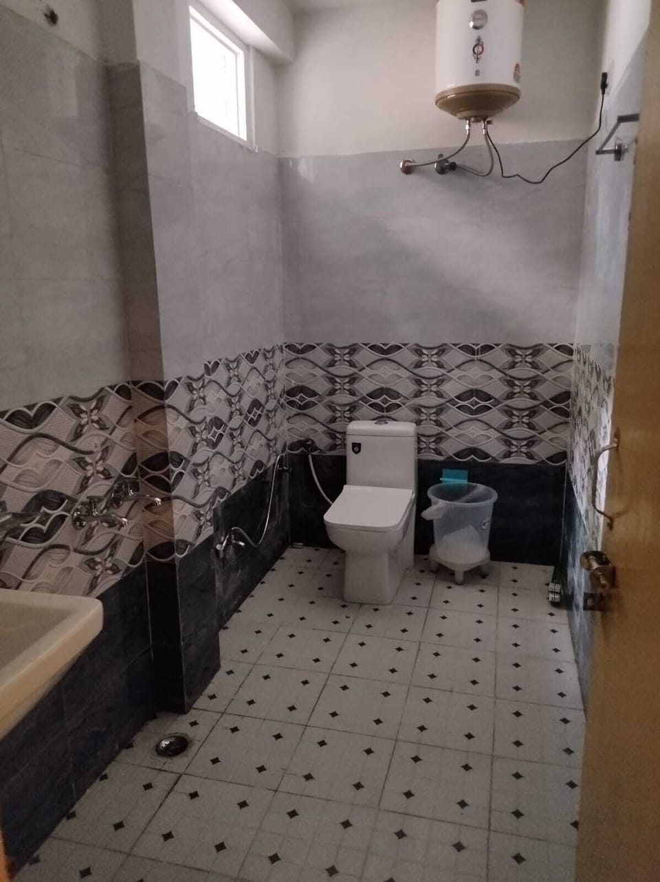 Shower, free toiletries, towels, soap