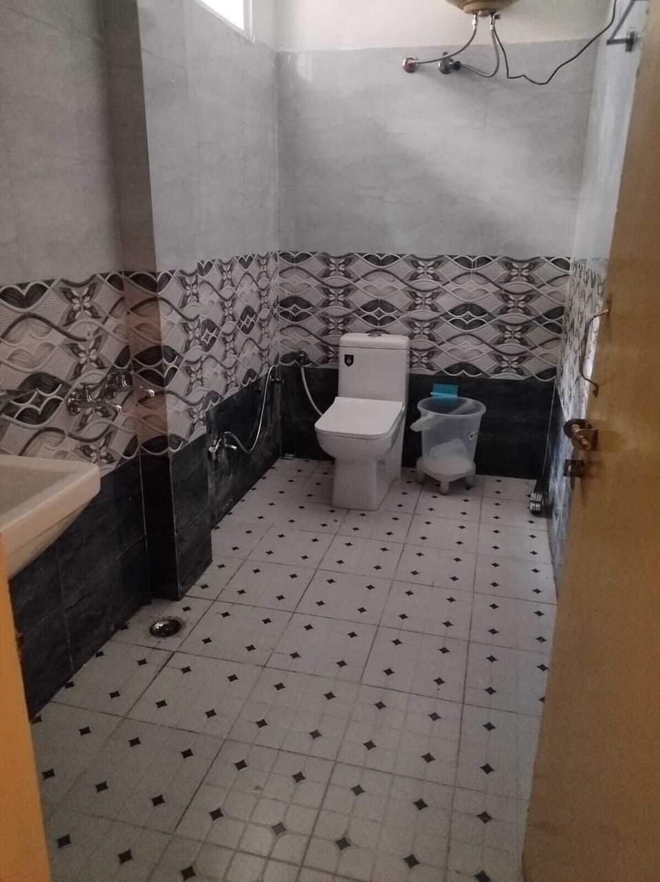Shower, free toiletries, towels, soap