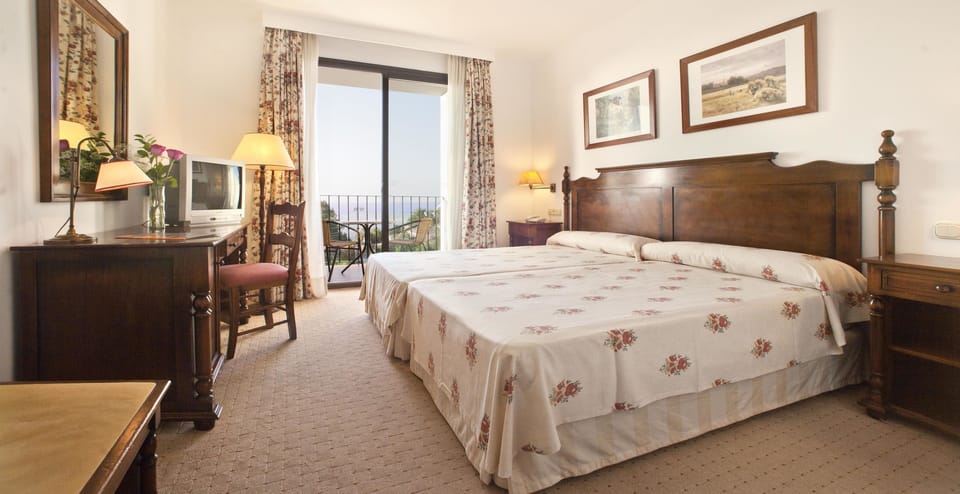 Desk, laptop workspace, free WiFi, bed sheets