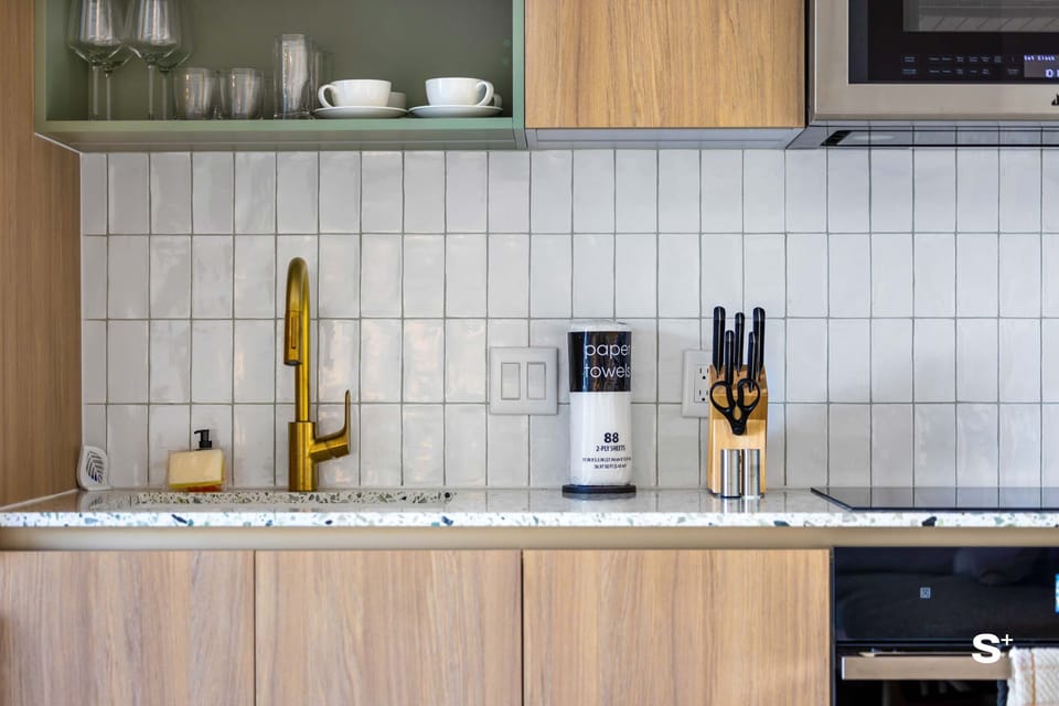 Full kitchen 
