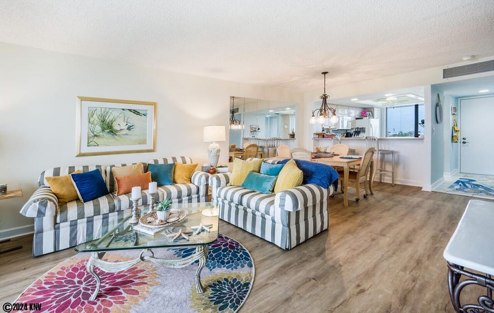 Comfortable Accommodations at The Palms of Bay Beach 4E