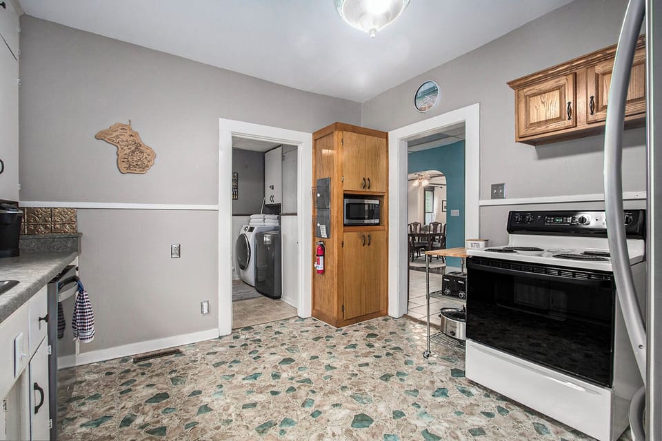 Kitchen - Kitchen showing entrance into main level bathroom/laundry room and entrance into the bonus room