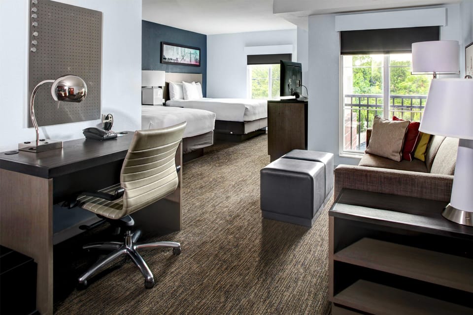 Studio, 2 Queen Beds | Premium bedding, pillowtop beds, desk, blackout drapes