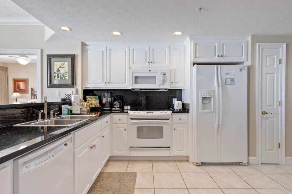 Full kitchen