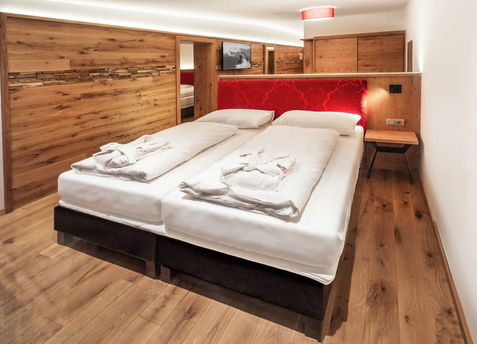 Classic Triple Room, Balcony | In-room safe, desk, soundproofing, free WiFi