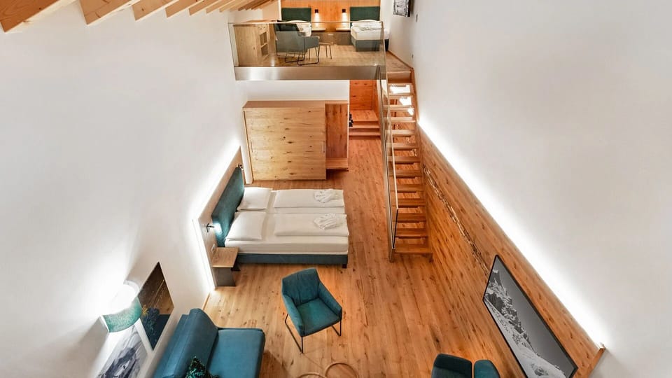 Gallery Suite | In-room safe, desk, soundproofing, free WiFi