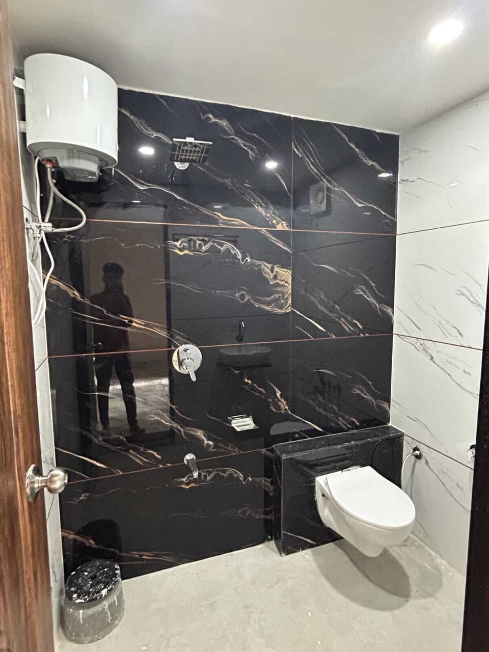 Deluxe Room | Bathroom | Shower, towels