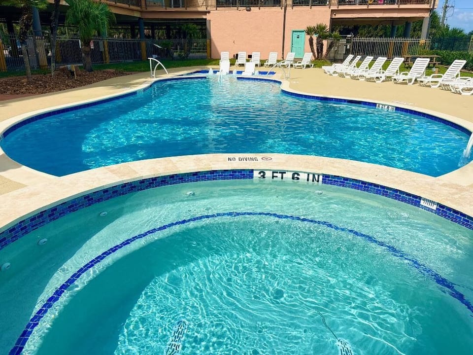 12 many hot tub next to the heated pool