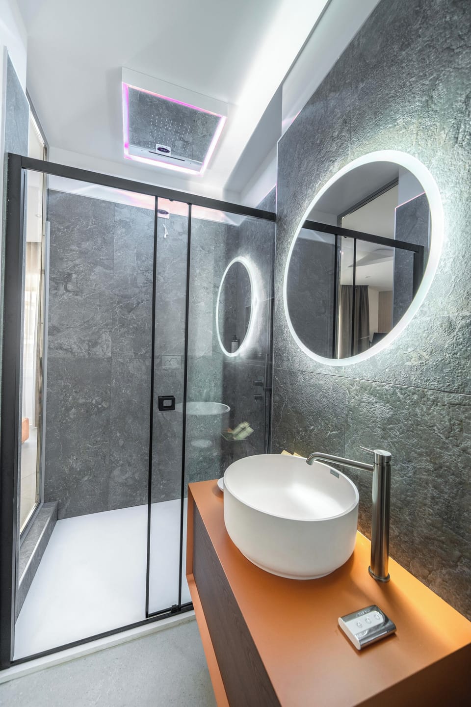 Executive Double Room | Bathroom | Shower, rainfall showerhead, hair dryer, slippers