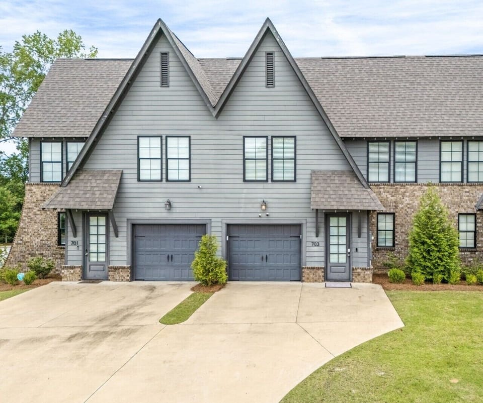 Private entrance and dedicated parking at Cyprus Cove—perfect for Auburn weekends and family visits.