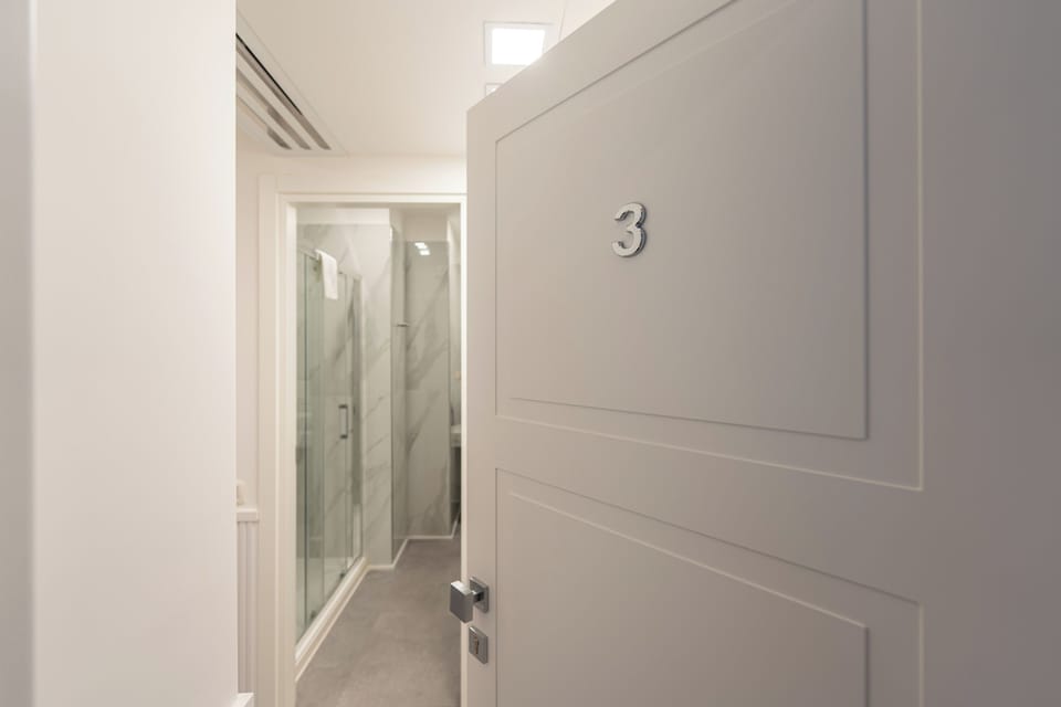 Deluxe Double Room, Balcony, City View | In-room safe, blackout drapes, soundproofing