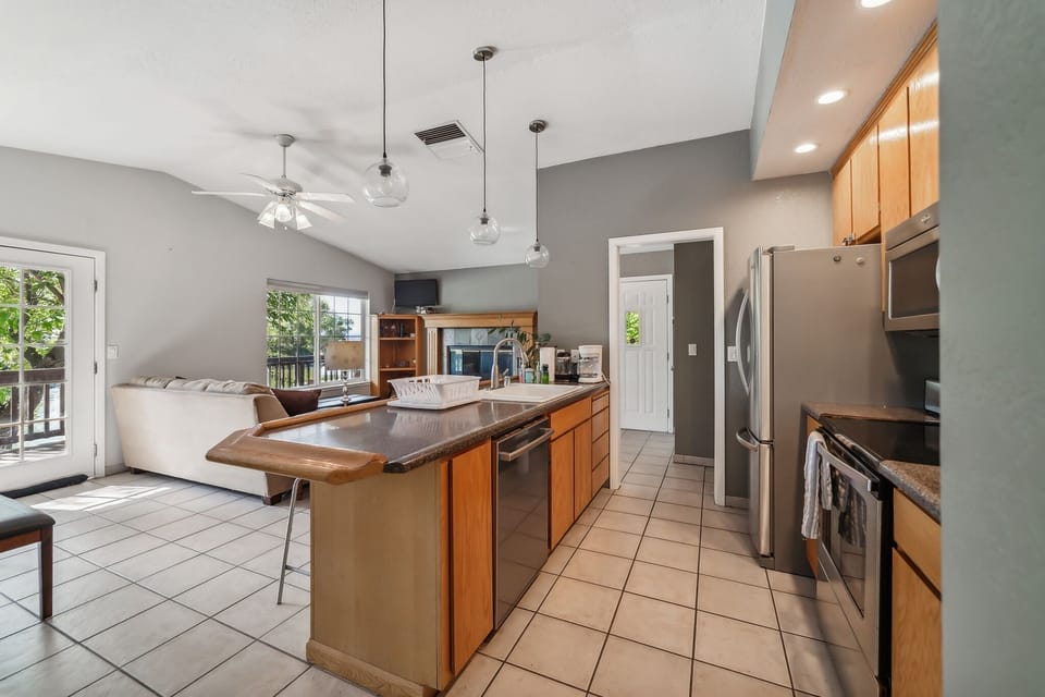House, 3 Bedrooms | Private kitchen | Fridge, oven, coffee/tea maker, electric kettle