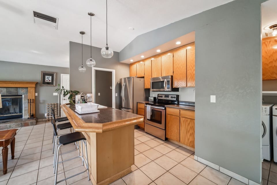House, 3 Bedrooms | Private kitchen | Fridge, oven, coffee/tea maker, electric kettle