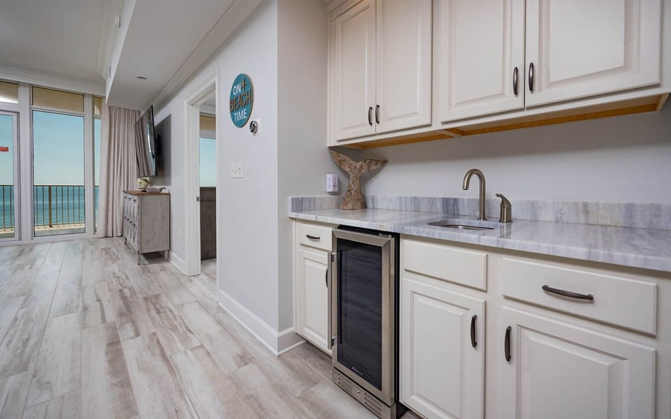 Condo, 3 Bedrooms | Private kitchen | Coffee/tea maker, fridge, oven